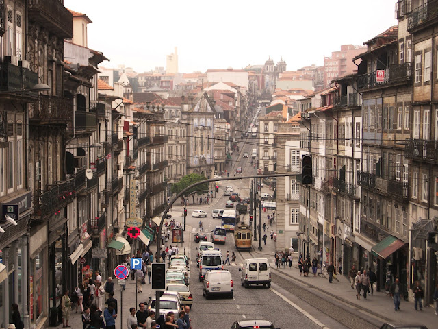 Rua Clérigos, junto a la famosa Torre de los Clérigos