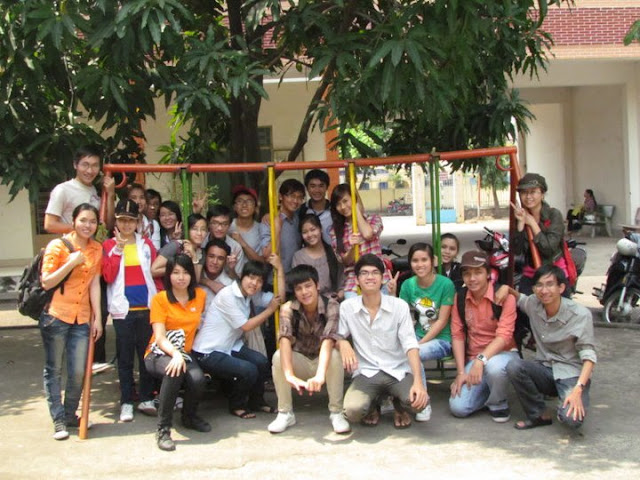 Khoa tổ chức đi thăm trại trẻ khuyết tật dưới Biên Hòa, Đồng Nai