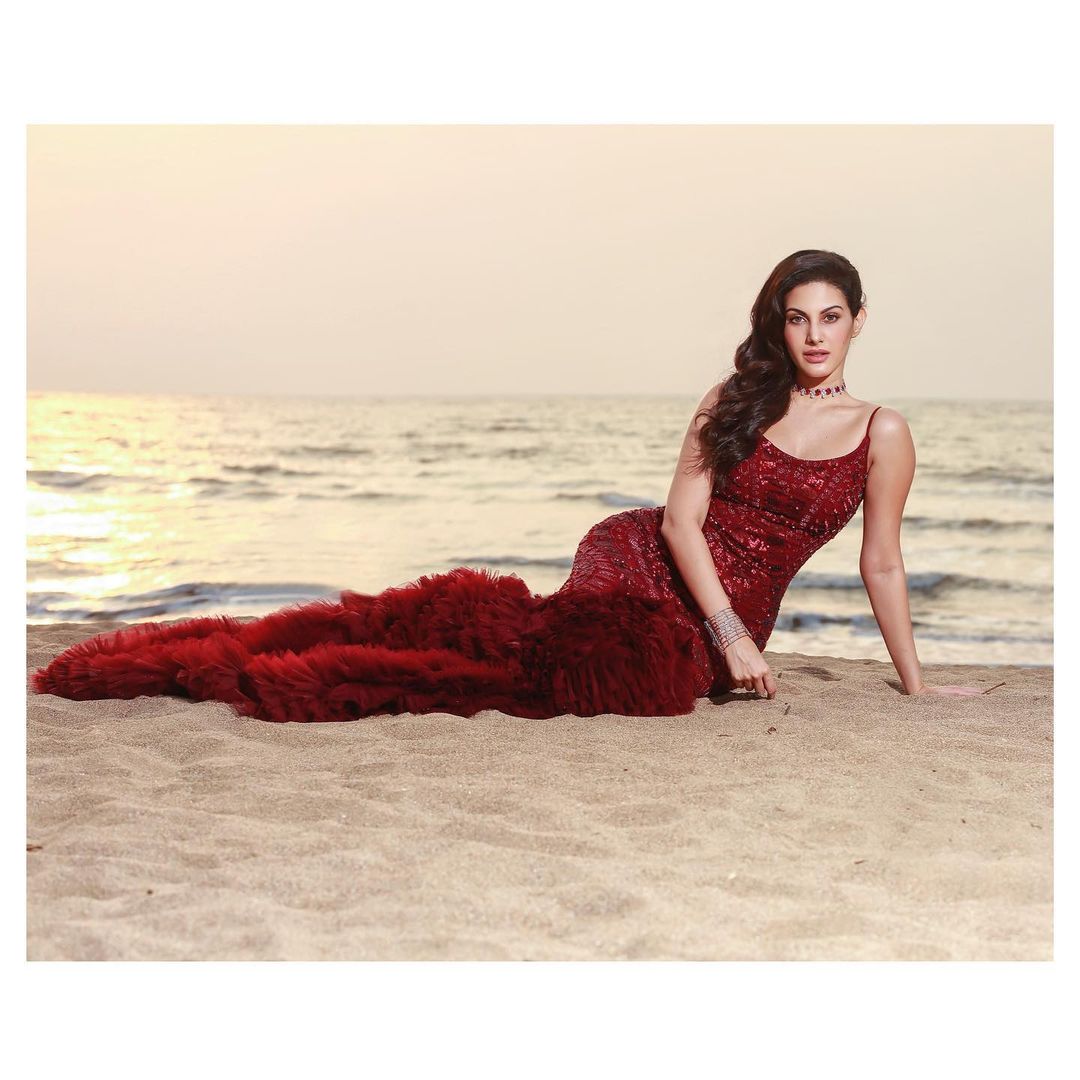 Actress Amyra Dastur Latest Hot Photos