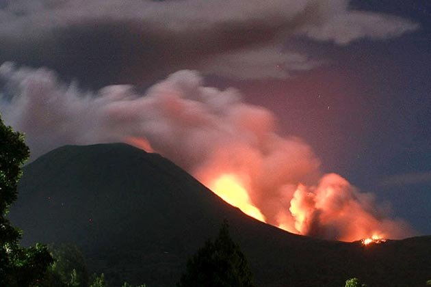 https://blogger.googleusercontent.com/img/b/R29vZ2xl/AVvXsEhTAqv3C4DzFk9q4onZzb46u7mJNKiS3c5g6fBRvSUyyra16OfcqRrmvaYGQAWOAmhCd0kwXNwr4nTpYgqILvsjmBm0eOx8WtSN-nbvjlHHH0RamBMhGmfA1-TUfmu-xw5qns6UoOmYOz21/s1600/indonesia-volcano-150711-05_051711.jpg