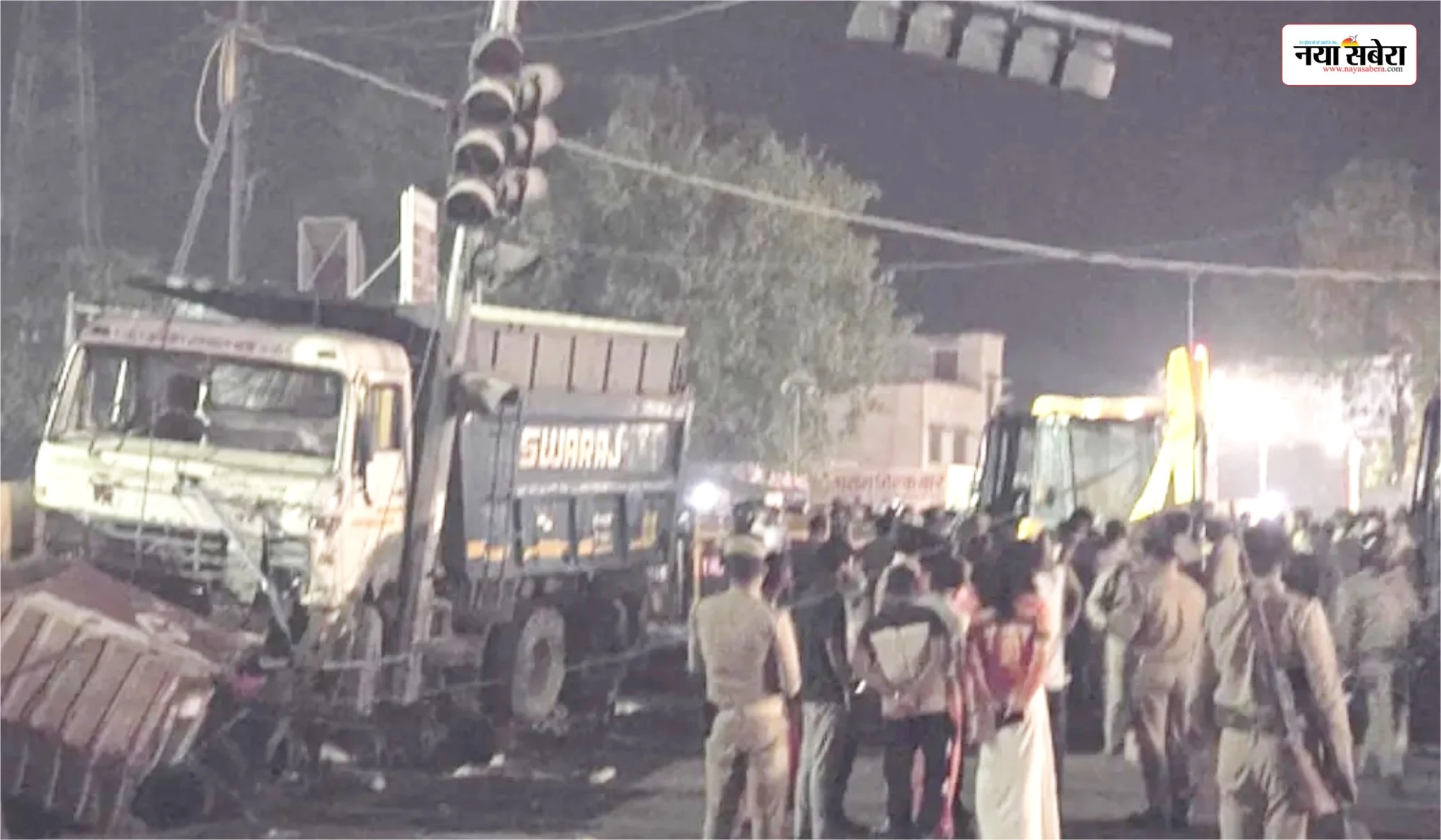 UP News Dumper wreaks havoc in Ayodhya Dham, four crushed, one dead Naya Sabera Network