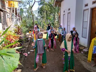 Pelatihan Tari Topeng disalah satu Gubuk Baca