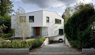 Moderna Casa con diseños esculturales en un Bussum Villa Lush