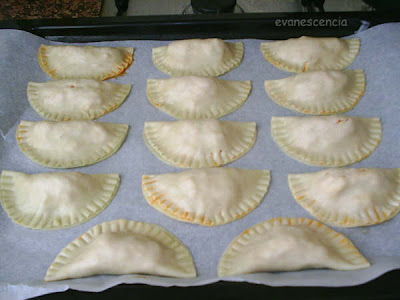 empanadillas en bandeja de horno