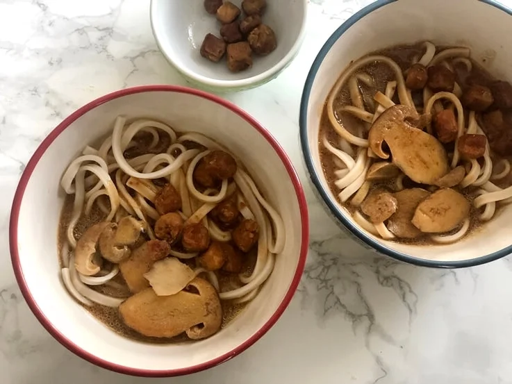 Ramen de miso con udon y tofu 