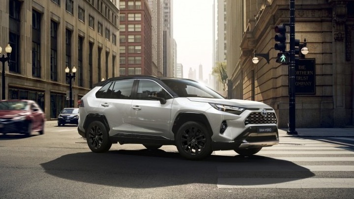 Η Toyota αποκάλυψε μια σειρά αναβαθμίσεων για το νέο RAV4 2023, που επικεντρώνονται στην καμπίνα και τα νέα συστήματα πολυμέσων