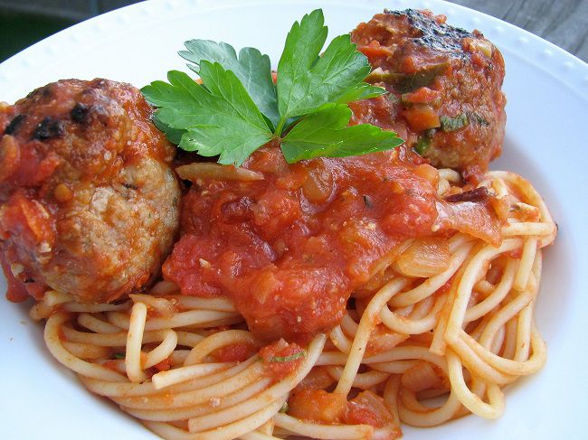 Turkey Meatballs with Quick And Spicy Tomato Sauce