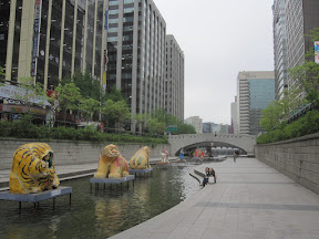 Seoul: small canals in the city...