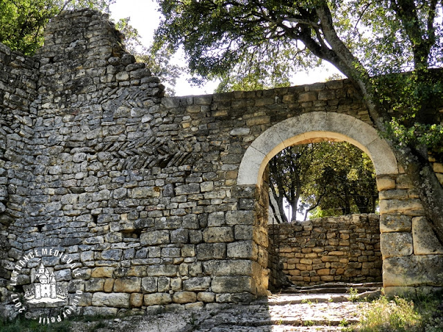 CHUSCLAN (30) - Château-fort de Gicon