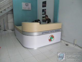 Meja Resepsionis Model Lengkung - Frontdesk - Furniture Semarang