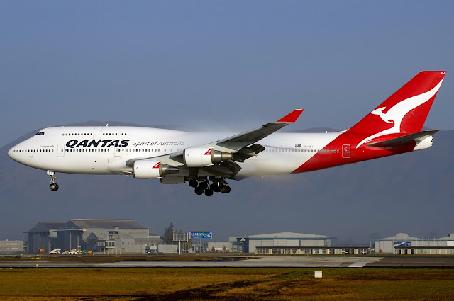 Qantas Boeing 747-400ER Approaching