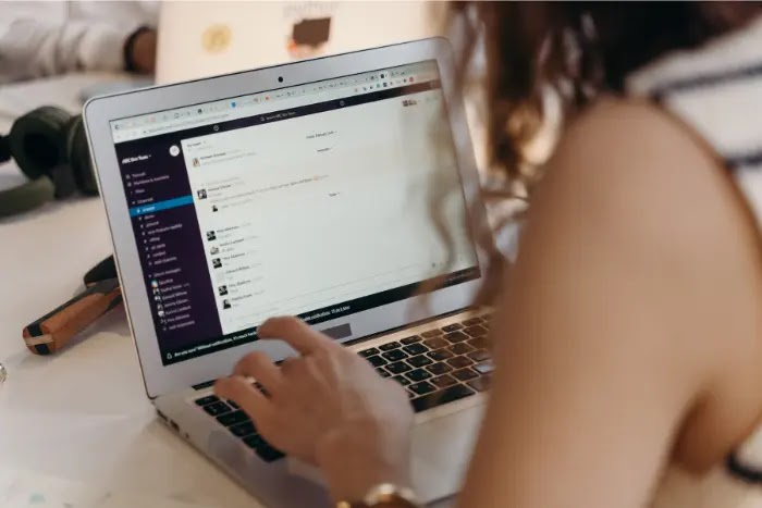 Why Do People Prefer Live Chat Support Over a Phone Call? Why Do People Prefer Live Chat Support Over a Phone Call?