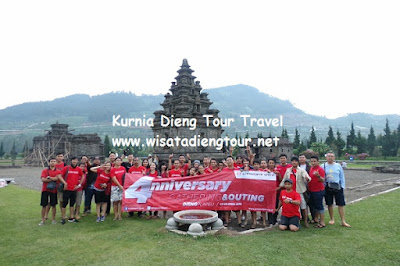 wisatawan dataran tinggi dieng