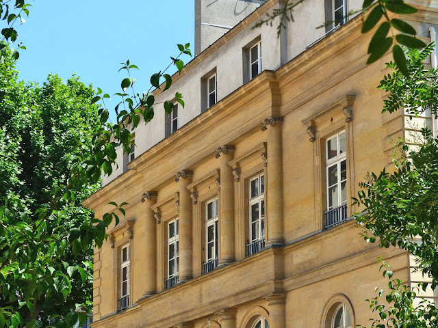 Le château Violet, du nom de son créateur qui dessina le quartier du Beau Grenelle, aujourd'hui caserne de pompiers