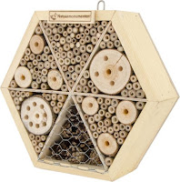 Zeshoekig bijenhotel ontwikkeld door de Stichting Natuurmonumenten.
