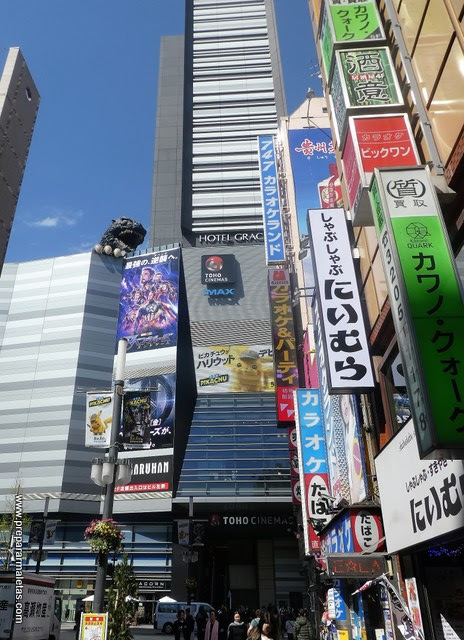 gozila en shinjuku tokio