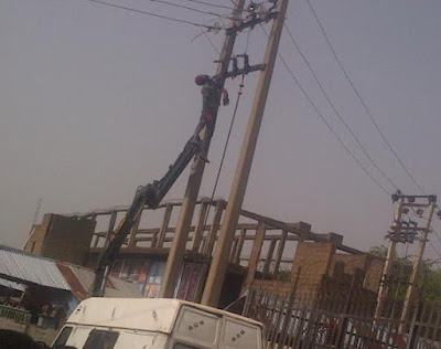 Thief electrocuted on PHCN poll in Kaduna (photos)2
