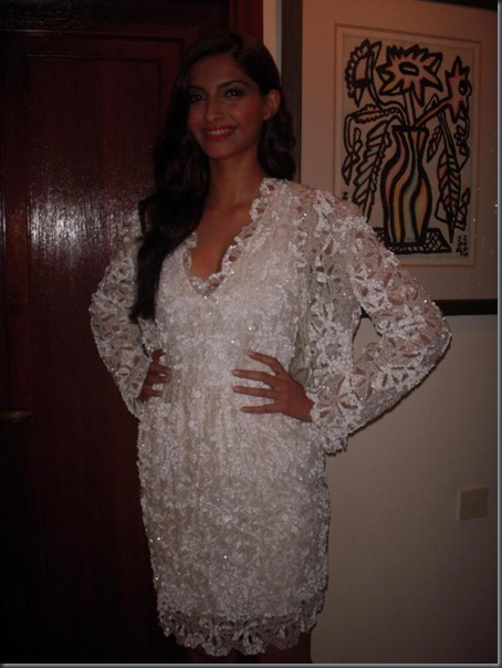 Mausam-Music-Success-Party-Sonam-Kapoor-in-Stella-Mccartney-21