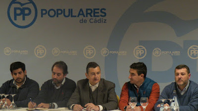 Sanz con los presidentes locales del PP de Cádiz