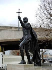 Laurence Olivier Hamlet statue London