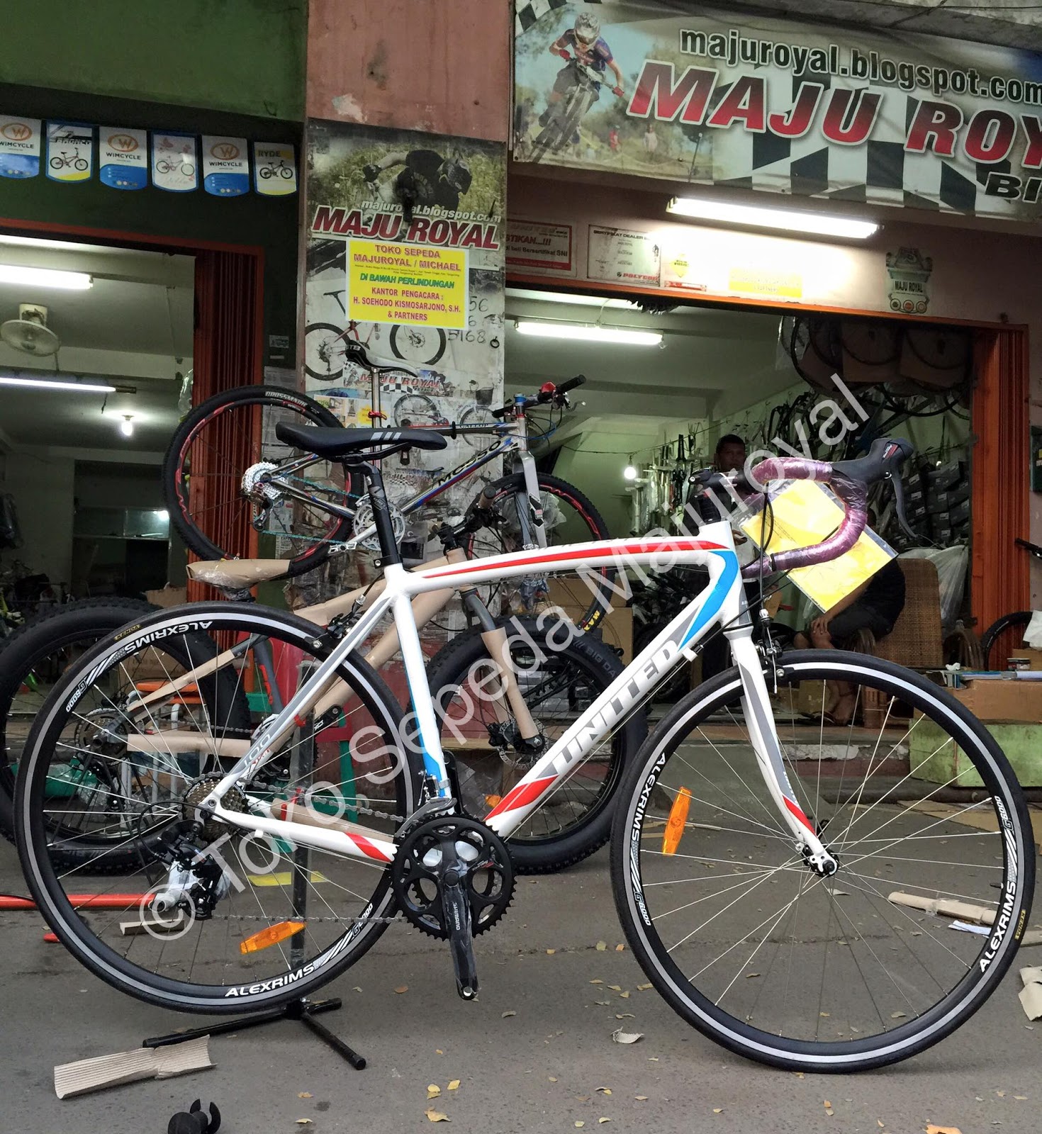 Toko Sepeda  Online Majuroyal Sepeda  Balap is Roadbike 