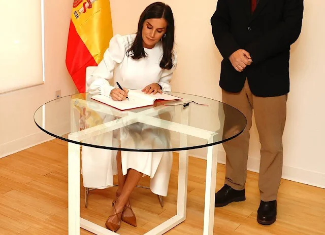 Queen Letizia wore a new double-faced wool straight-fit camel coat by Carolina Herrera. Letizia wore a white silk top and midi skirt