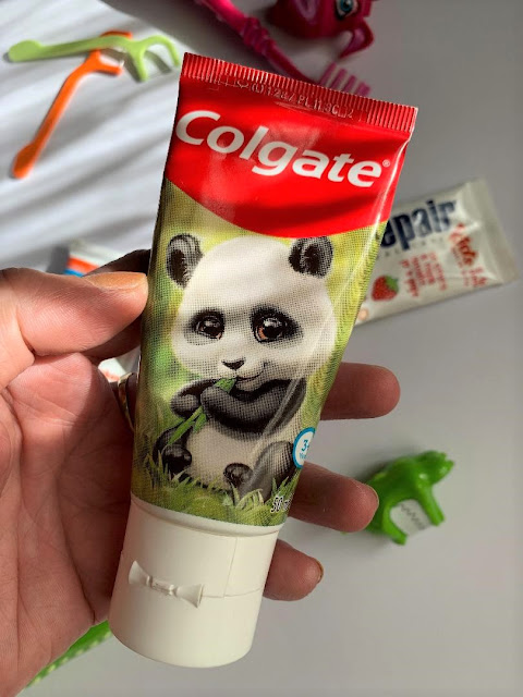 pastă de dinți Colgate