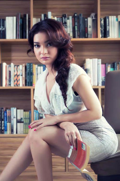 Foto Hot Model Cantik Dany Majalah Male, Ayumi  FILM 