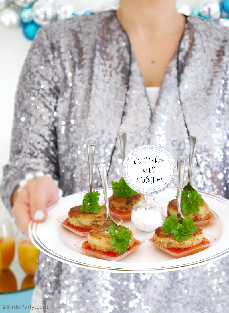 Une Soirée Cocktail et Recettes Apéritifs de Fêtes et table décor en argent et bleu - Parfait pour Noel et les fêtes de fin d'année! | BirdsParty.fr