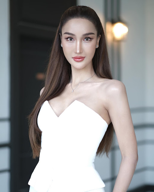 Techinee Kitnatcha chaitanatadpon – Most Beautiful Thailand Transgender Model in White Strapless Dress Photoshoot