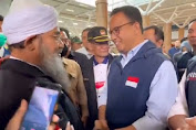  Anies Baswedan Disambut Antusias Warga Lombok di Bandara