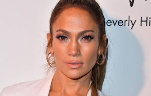 Jennifer Lopez 48 évesen olyan kockás hasat mutatott, hogy azt sokan megirigyelhetnék