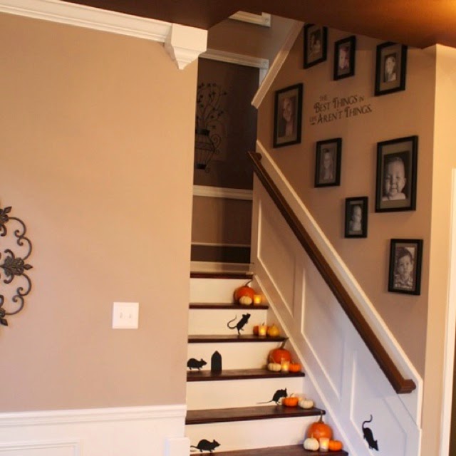 50 Creative Staircase  Wall  decorating ideas  art frames 