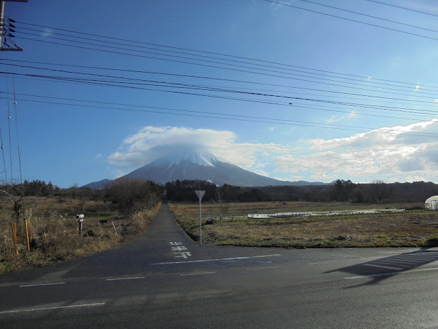 アイノピアの入り口の十字路までやって来ました