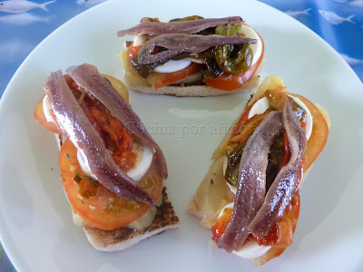 tosta, anchoas, tomate