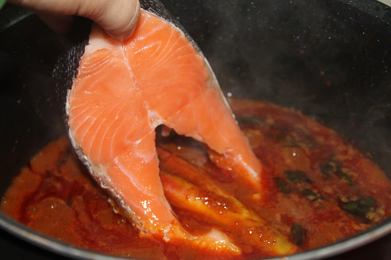Masak Asam Pedas Ikan Salmon dan Bendi - Azie Kitchen