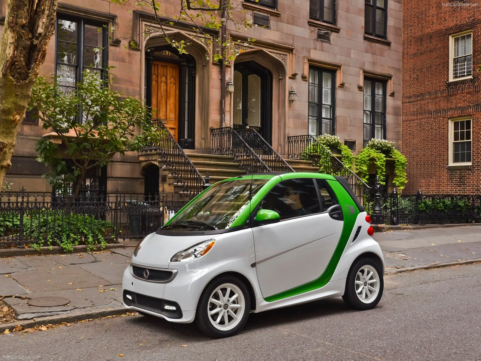 Hình ảnh xe ô tô Smart fortwo electric drive 2013 & nội ngoại thất