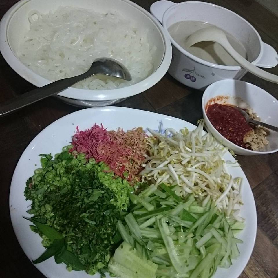 My Life & My Loves ::.: Nasi Kerabu Daging Bakar & Laksa Klate