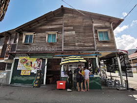 Kim Laksa in Nan Guang Coffee Shop in Balik Pulau, Penang 金叻沙