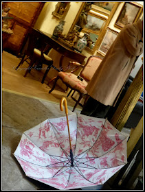 Parapluie umbrella toile de jouy antiquaires Versailles
