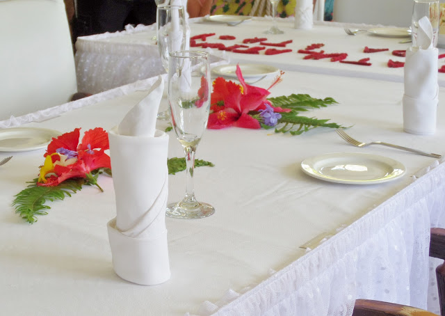 tropical wedding table setting