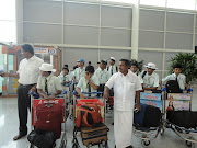 R.N.OXFORD STUDENTS BEFORE THE CHECK INDELHI AIRPORT (dsc )