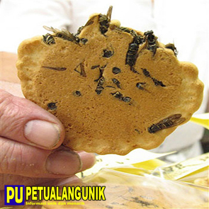 Kue yang Berisi Daging Lebah