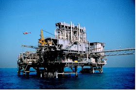 Αποτέλεσμα εικόνας για αντληση πετρελαιου απο θαλασσα