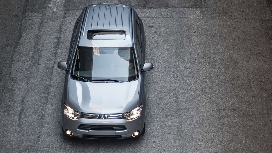 2014 Mitsubishi Outlander HD Wallpaper 5