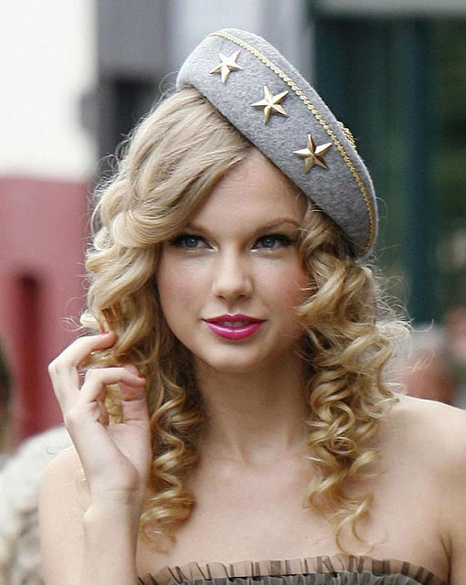 Long Curly Hairstyle - Taylor Swift Hairstyle