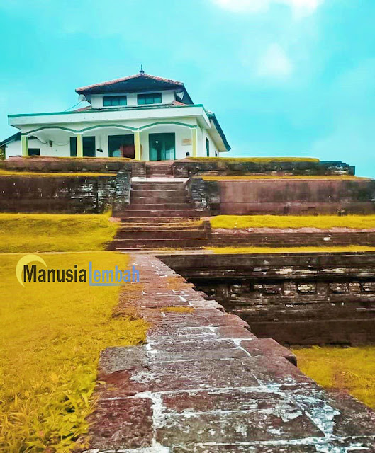 Giri Kedaton Gresik Situs Kedatuan Islam Di Atas Bukit Manusia Lembah