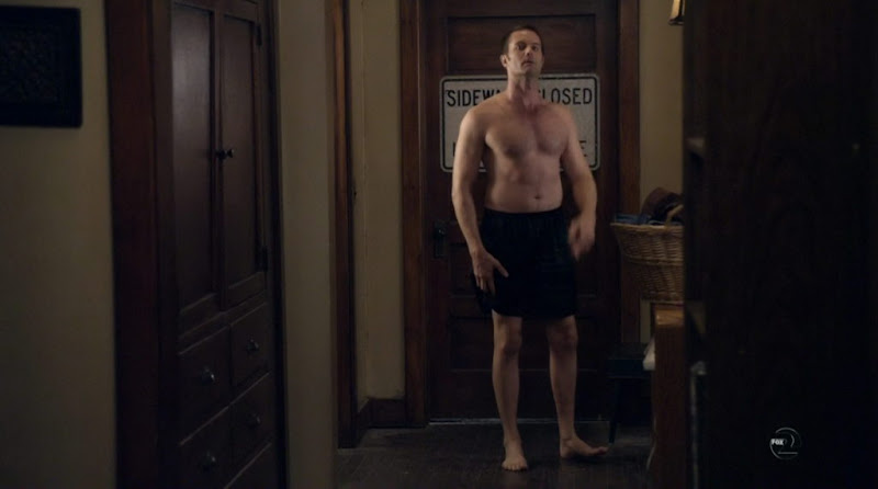 Garret Dillahunt Shirtless on Raising Hope s1e02