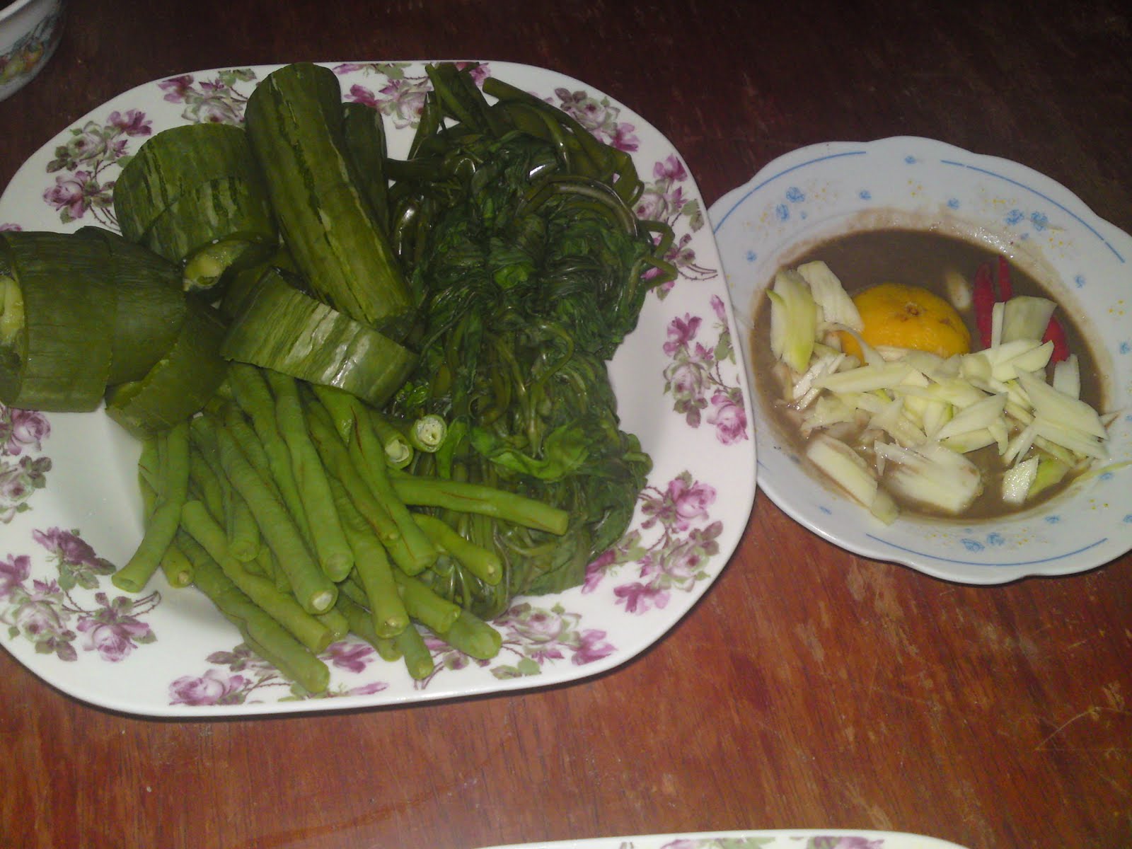 DARI DAPUR ORANG KAMPUNG: SINGGANG IKAN TONGKOL & SAYUR CELUR