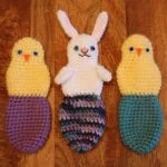 http://craftyiscool.blogspot.com.es/2017/04/easter-basket-babies-free-crochet.html